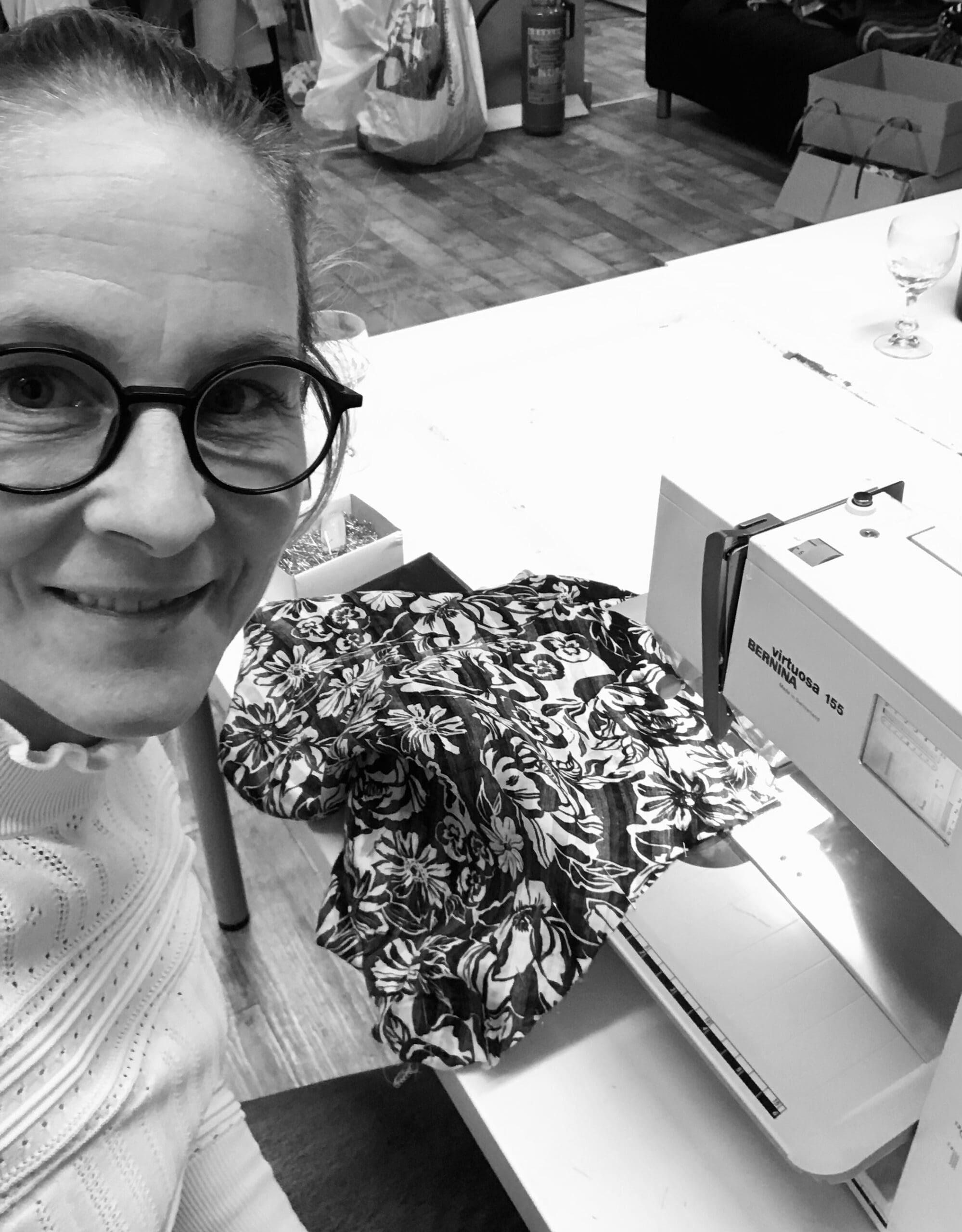 Claudia und Nähmaschine